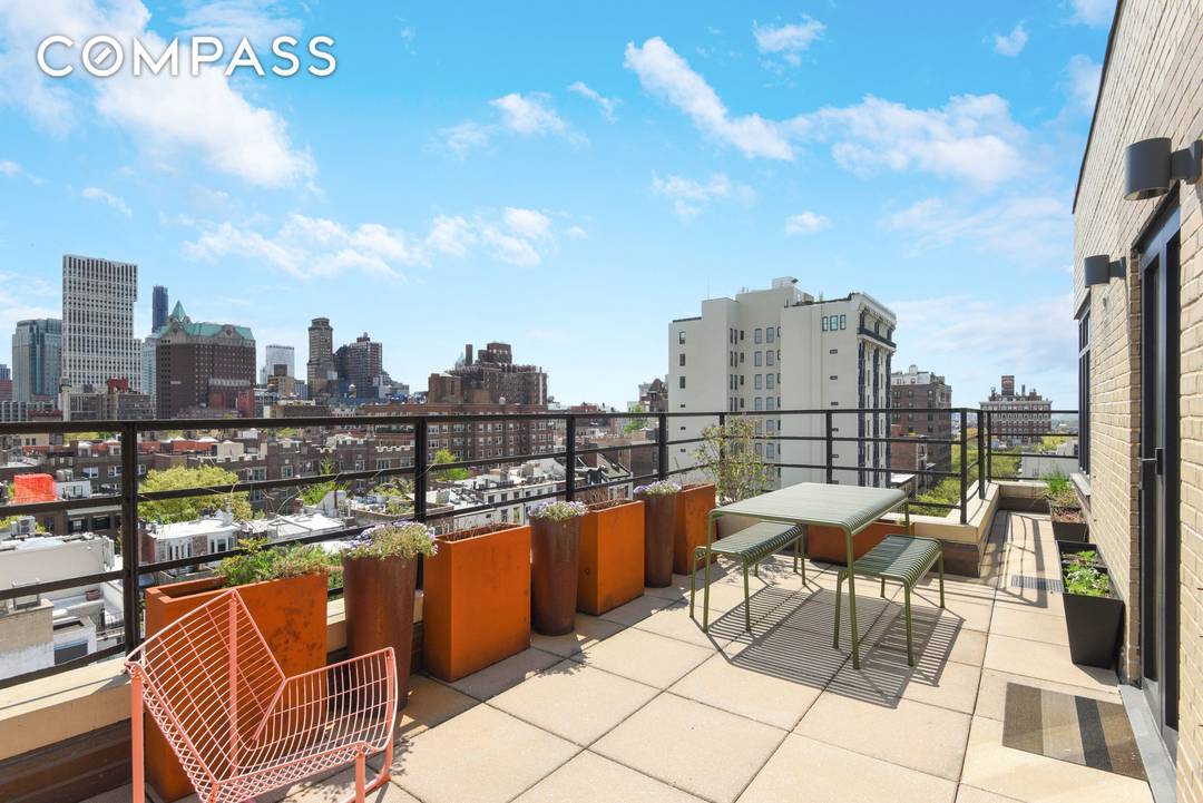 SHOWINGS BY APPOINTMENT ONLY PENTHOUSE DUPLEX WITH WATER VIEWS FROM EVERY ROOM !