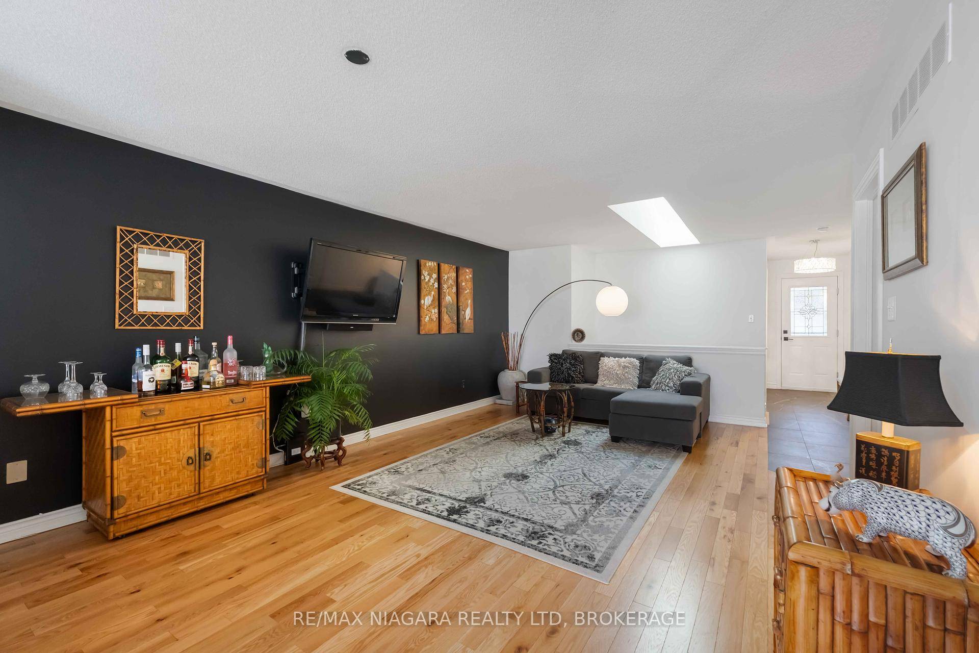 Welcome to 165 Main Street East, located in the heart of the vibrant lakeside town of Grimsby.