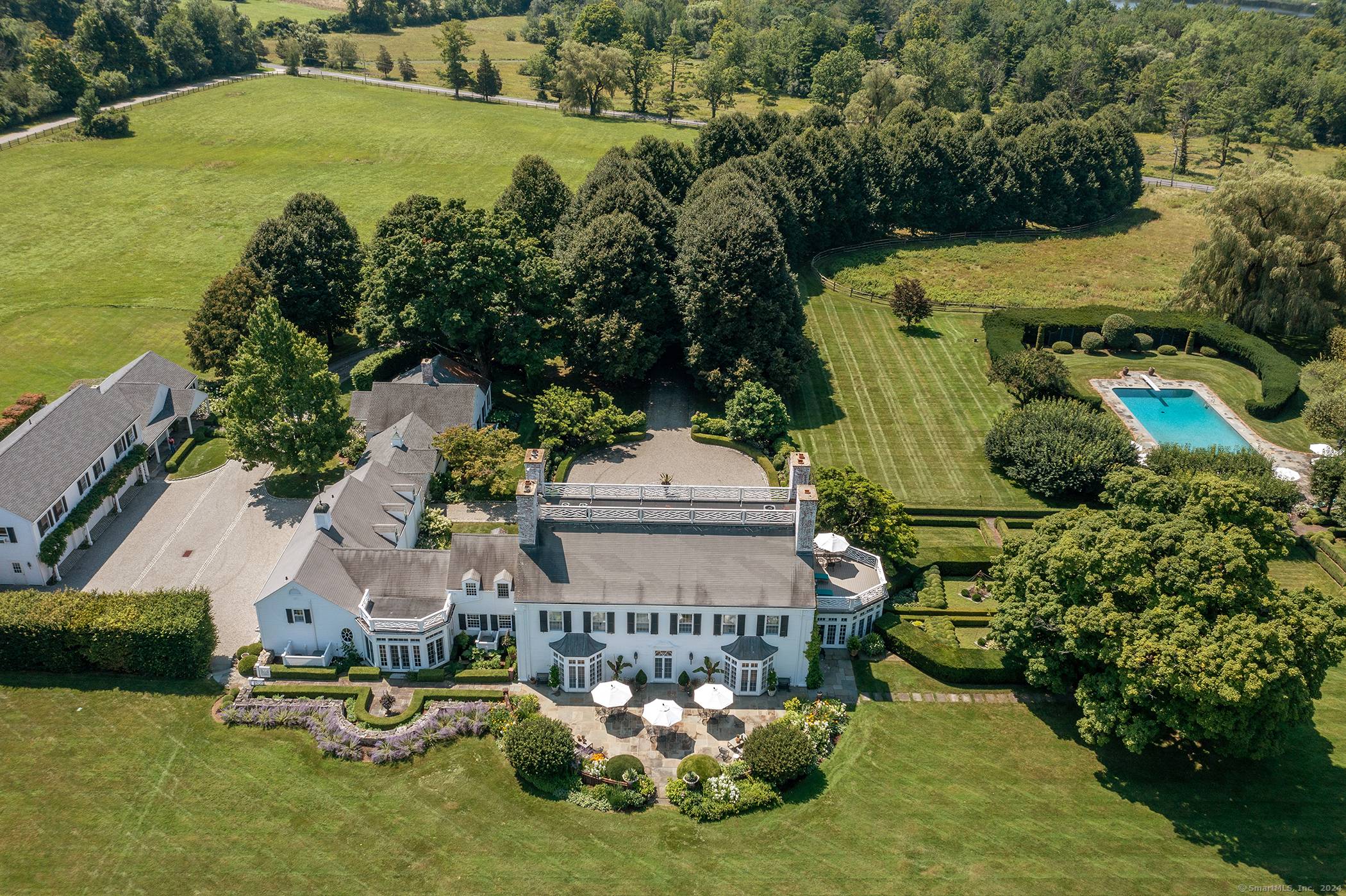Linden Hill Farm, an estate of unparallelled elegance, is one of the most magical properties in Litchfield County, combining a sense of a by gone era with the finest modern ...
