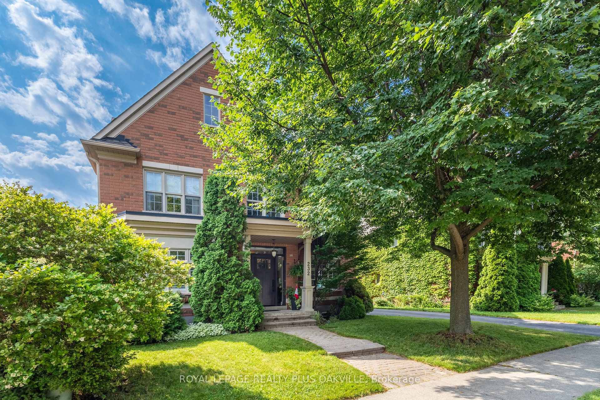 Stunning detached home with carriage style character and curb appeal on a highly desirable street in one of Oakville's most sought after communities of River Oaks !