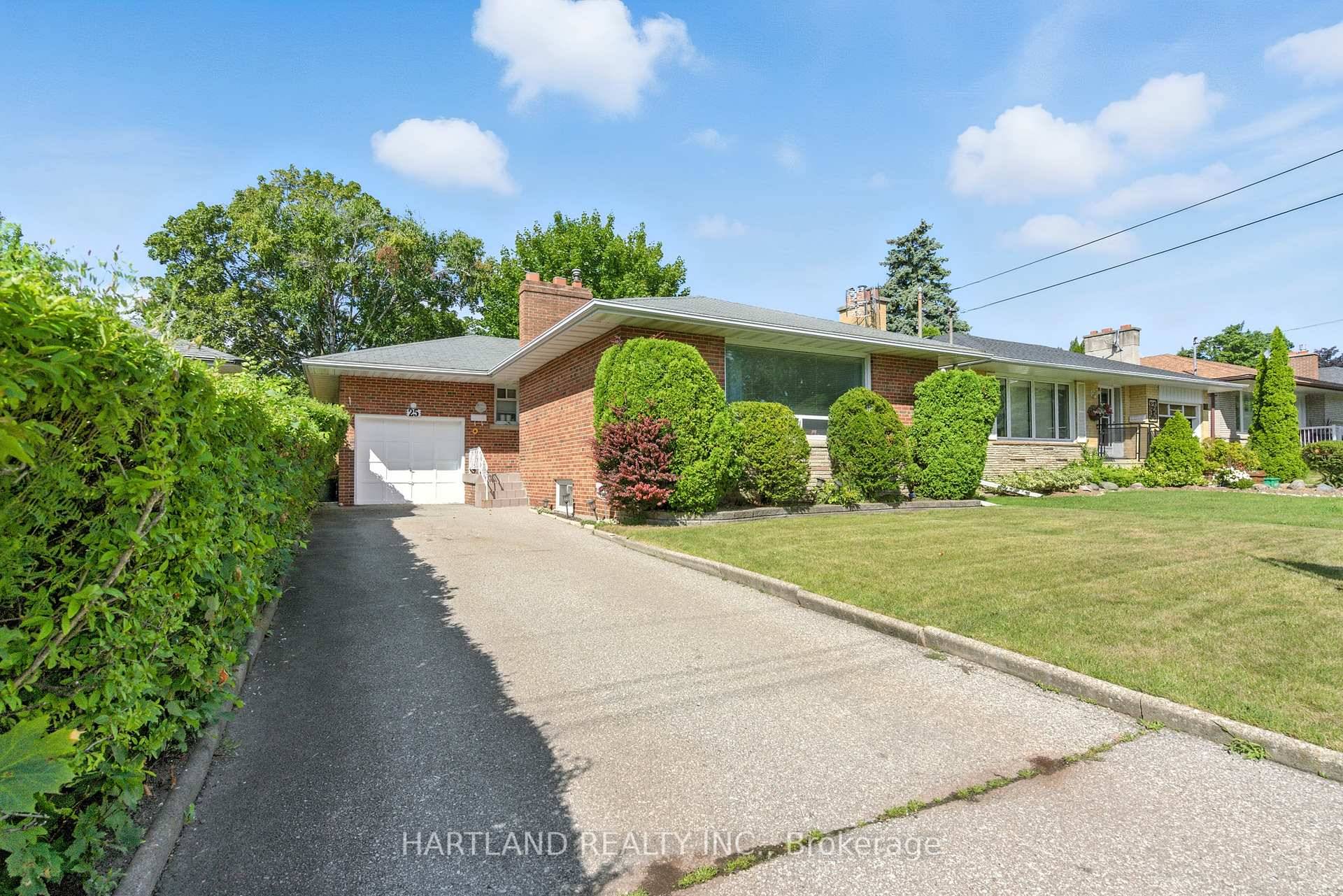 Opportunity Knocks ! This solid, Well Maintained 3 Bedroom Bungalow Offers Incredible Potential for Families Looking to Settle in a Great Neighbourhood or Investors and Renovators Ready to Unlock Serious ...