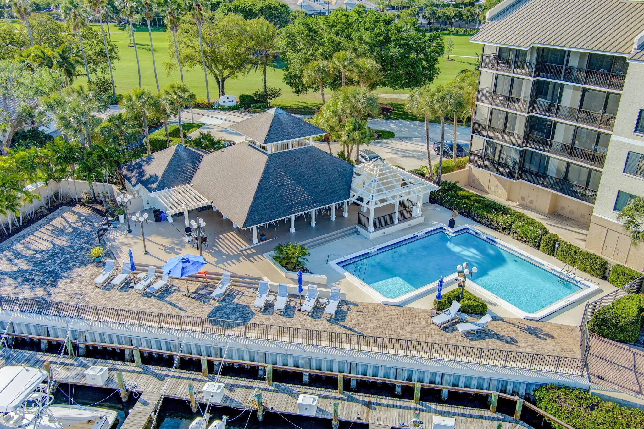 One of a kind off season rental available in Jonathan's Landing !