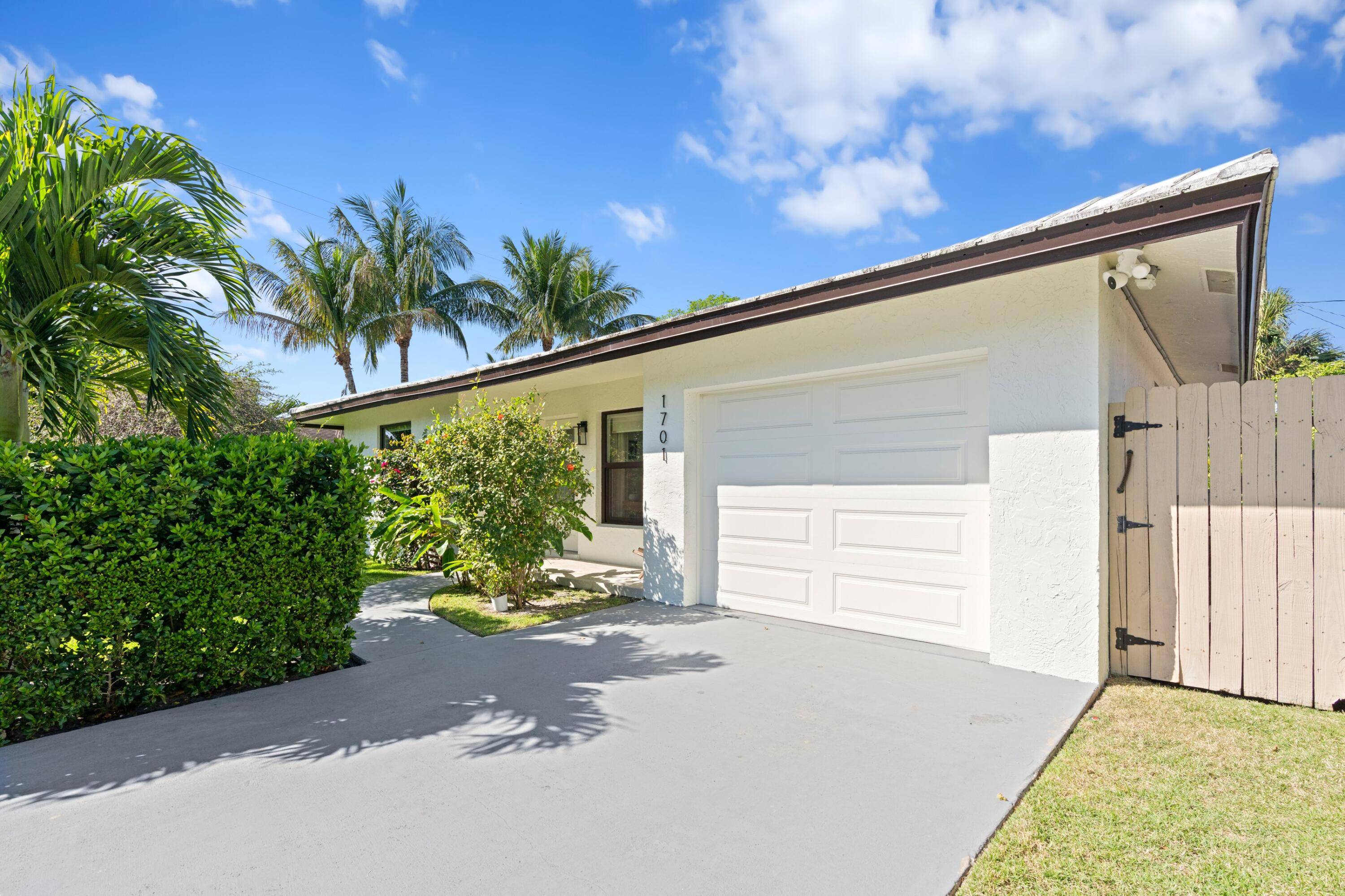 Serene Coastal Retreat Fully Furnished 3 Bed Office 6 or 12 month Lease.