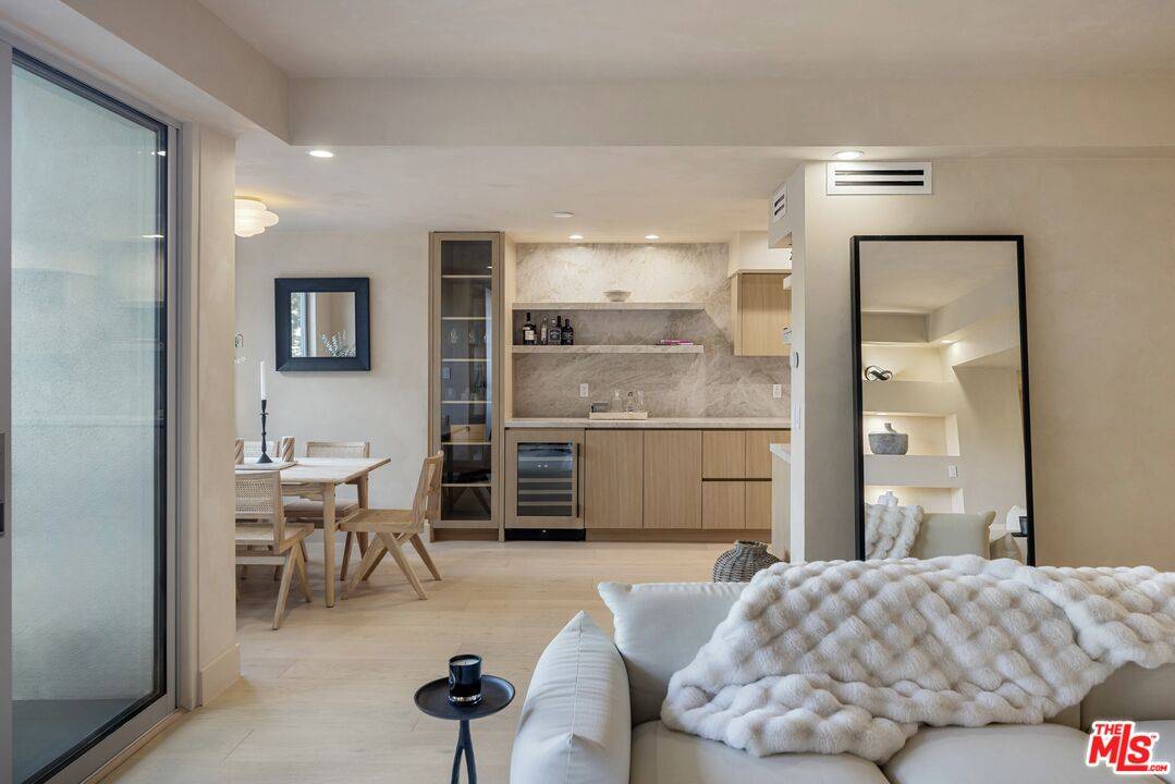 818  N Doheny Dr 2BR Sunset Strip La