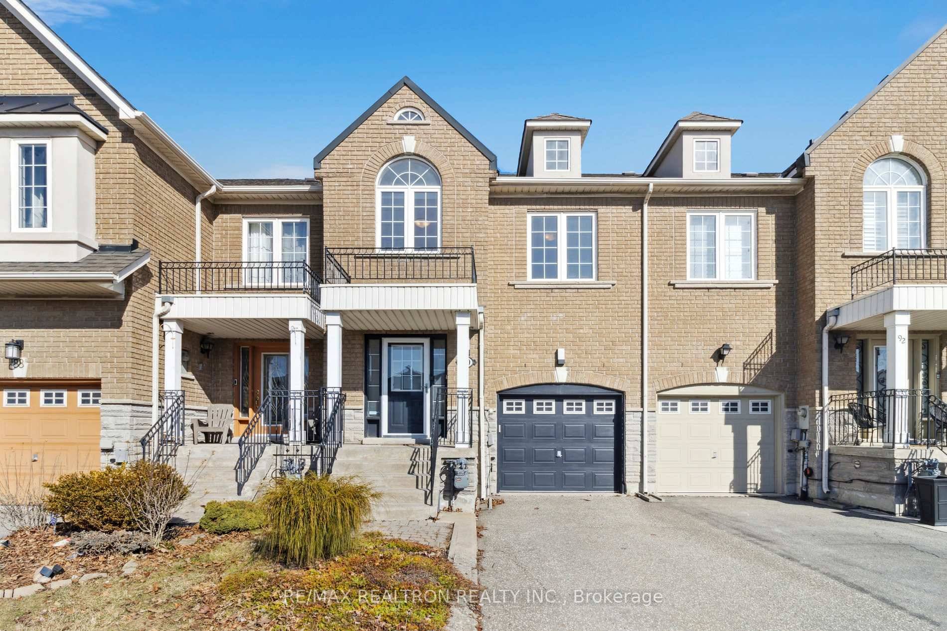 Welcome to this exceptionally well maintained Thornhill Woods townhouse, offering 3 spacious bedrooms, 3 bathrooms, and a professionally finished basement.