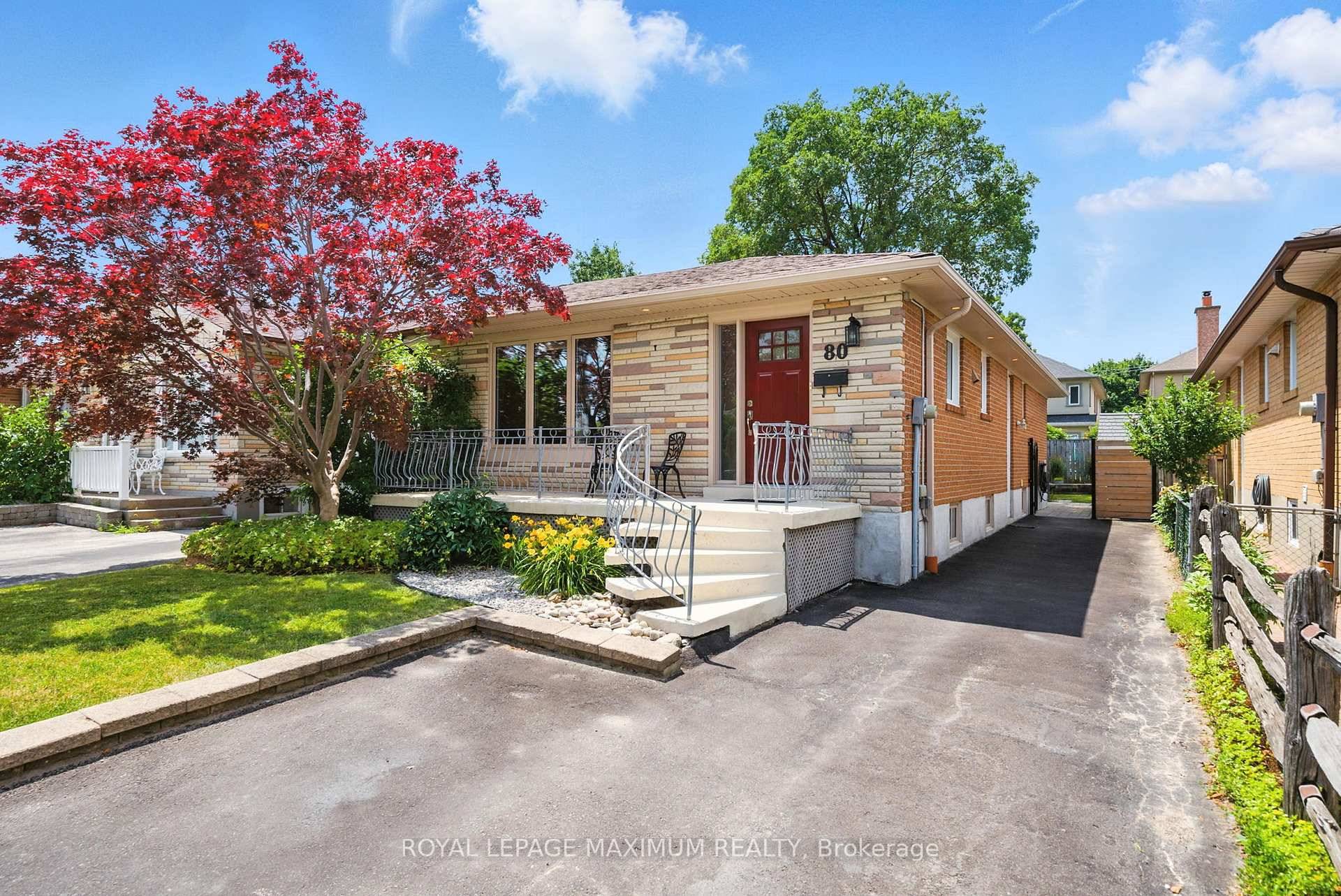 Welcome to this beautifully maintained 3 bedroom, 2 bathroom semi detached bungalow in the mature and family friendly Humber Summit community !