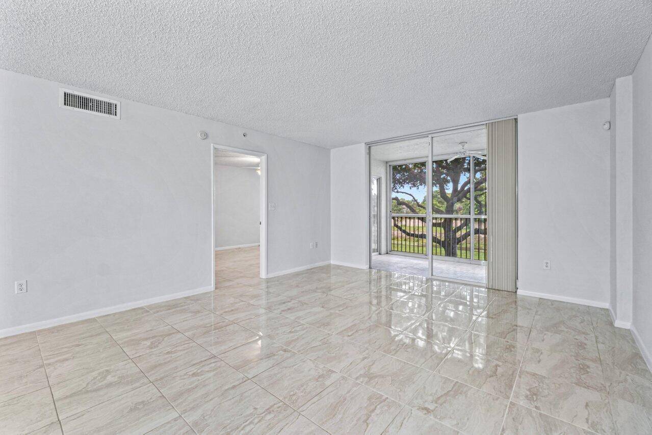 You are going to fall in love with this stunning 2 2 condo in the Fairway Club.