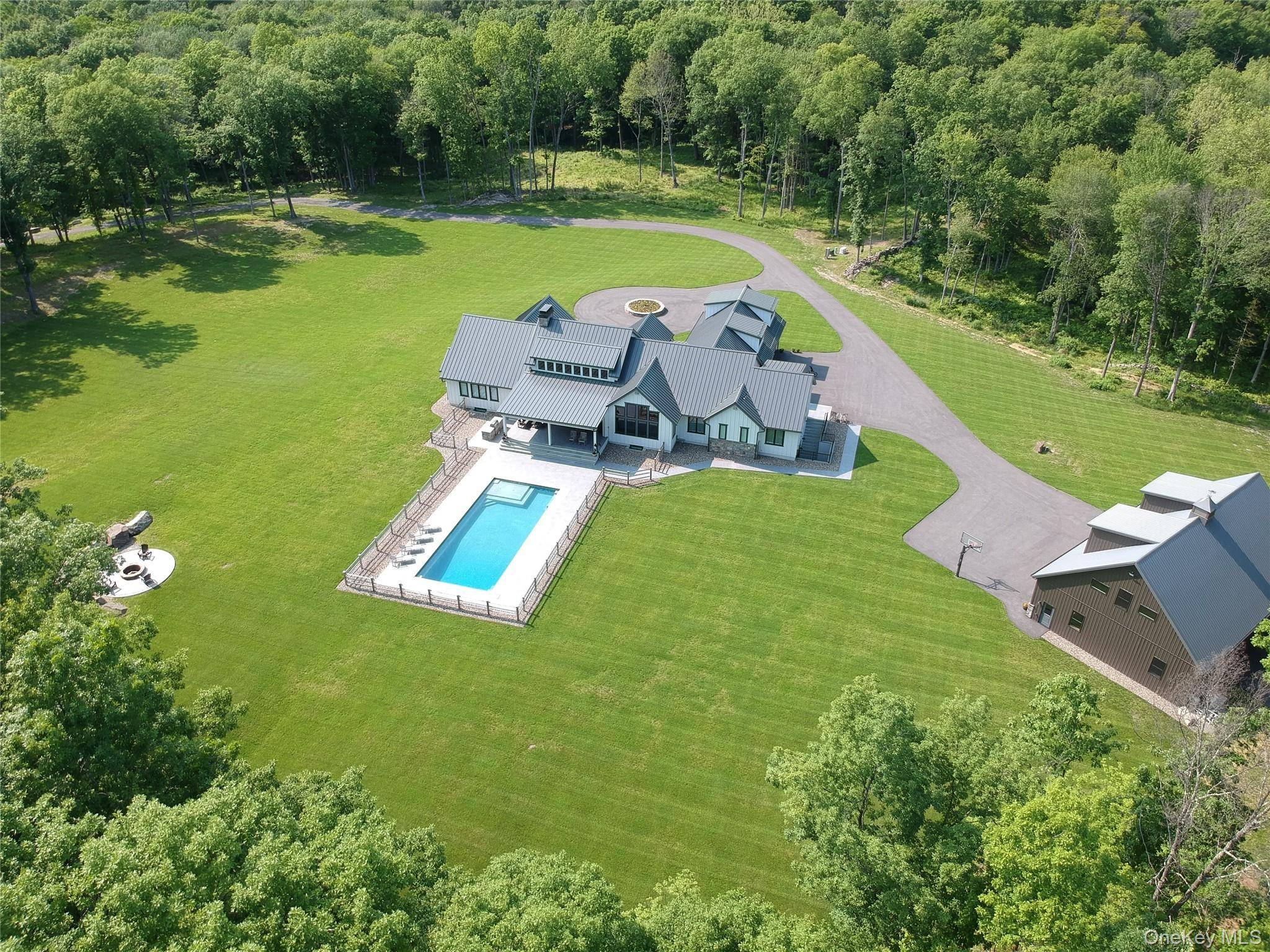 Located just 90 seconds from the heart of Rhinebeck Village and sited at the end of a long, boulder lined drive, Fieldstone offers unparalleled privacy and proximity.