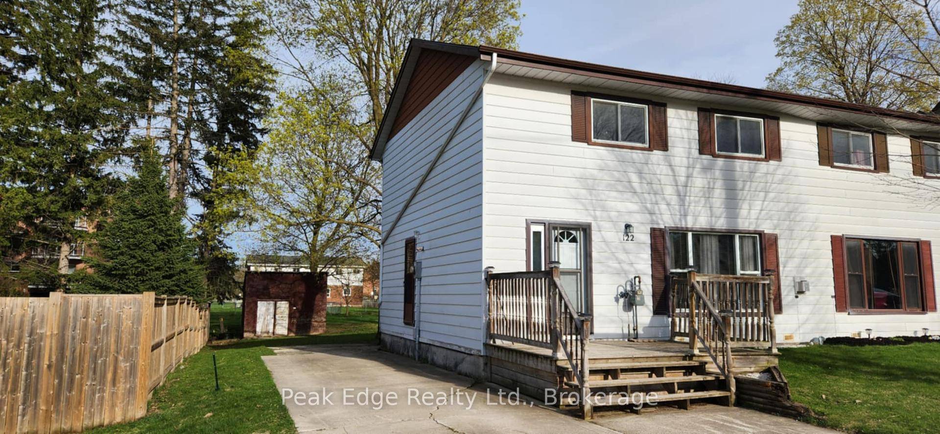 Great Starter Home ! This 1, 300 square foot, 3 bedroom, 1 bathroom 2 storey semi attached home has a lot to offer.