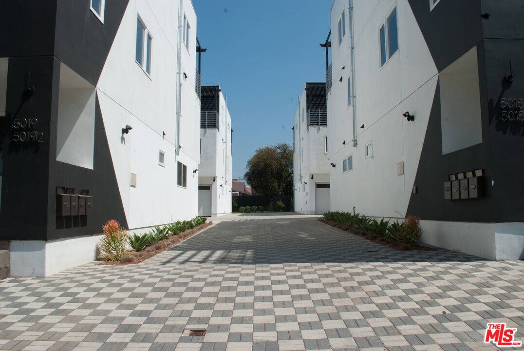 5015 1/2  Marathon St 4BR La