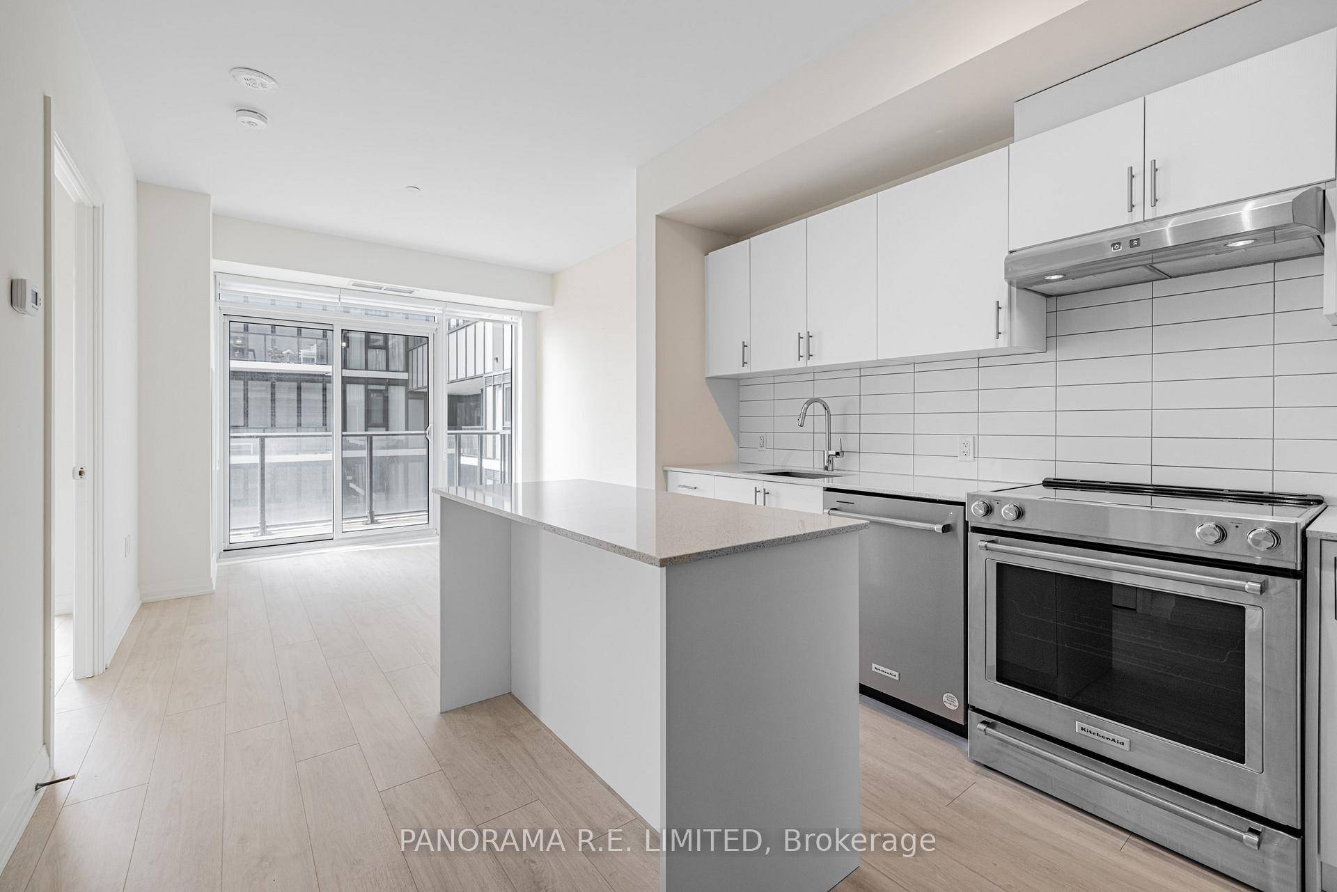 Gorgeous 1 Bedroom plus Den 2 Bathroom with 2 Bathrooms at high in demand Charisma Condominiums !
