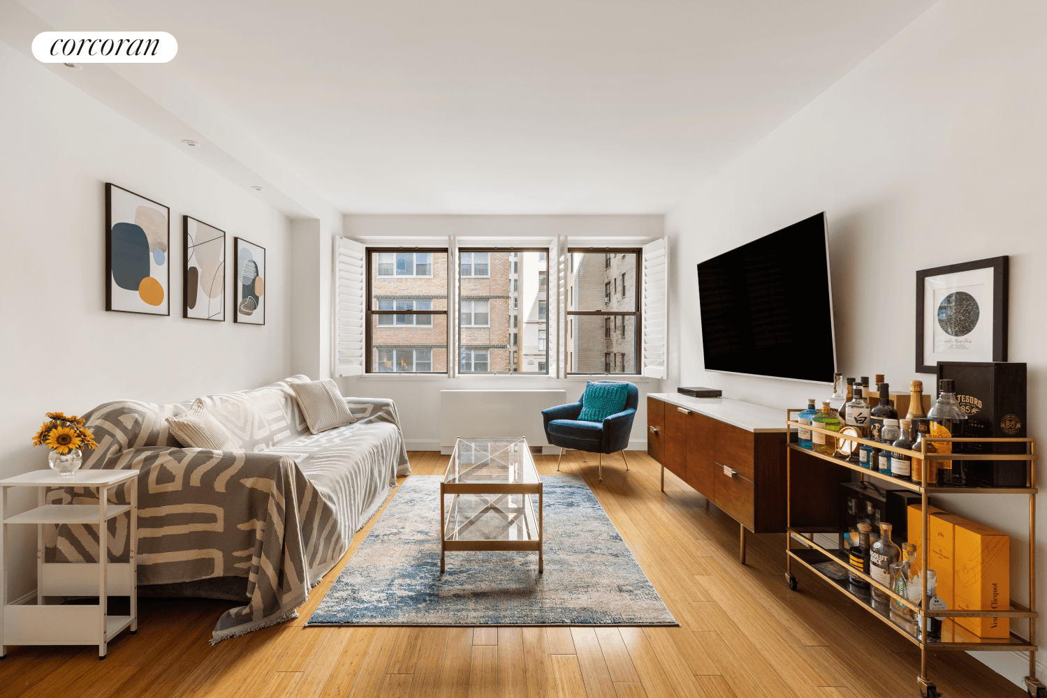 Welcome to Residence 723 at The Parker Gramercy, a renovated one bedroom home in a premier full service building with incredibly low monthly maintenance fees.