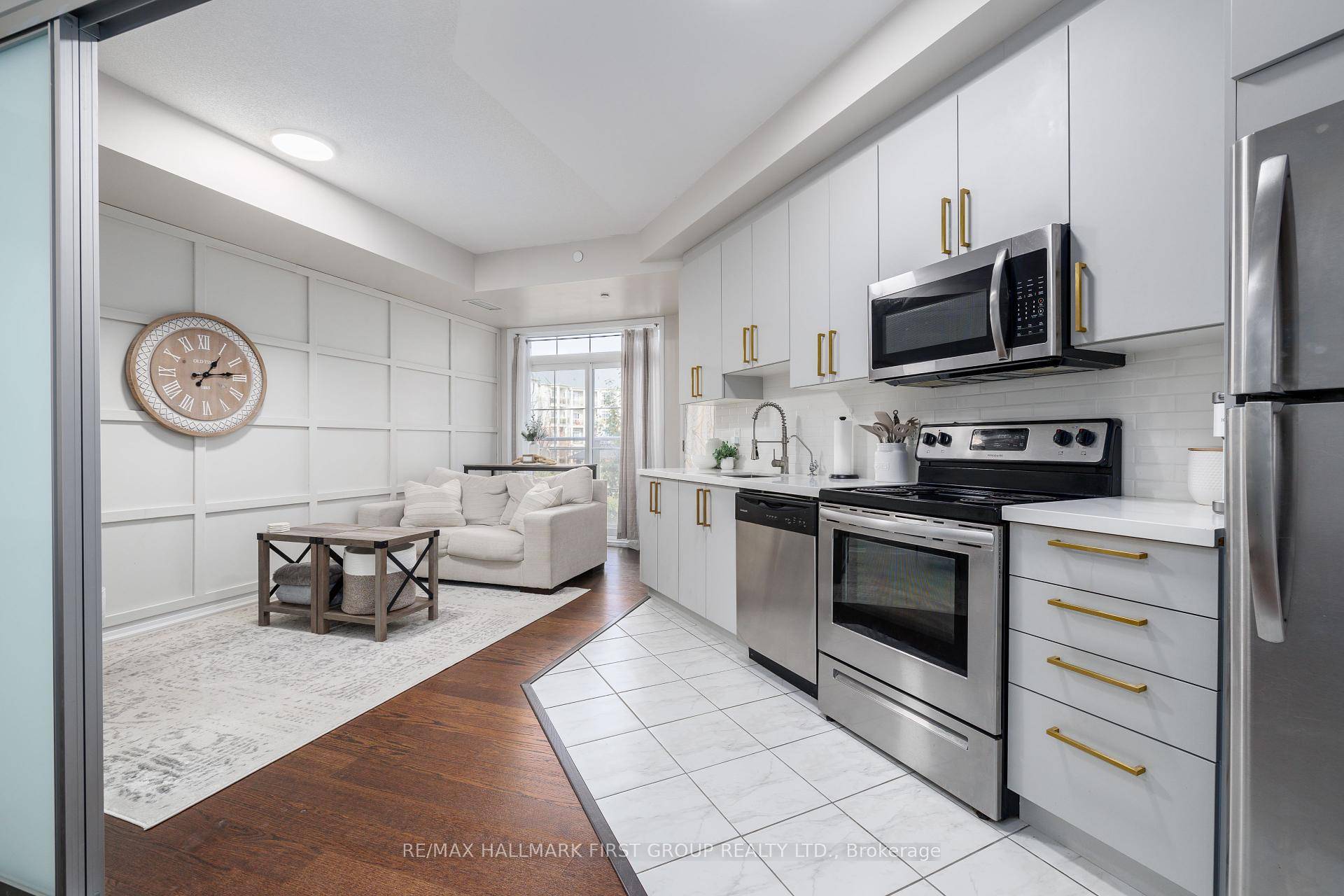 Welcome to the gorgeous 201 84 Aspen Springs Drive !