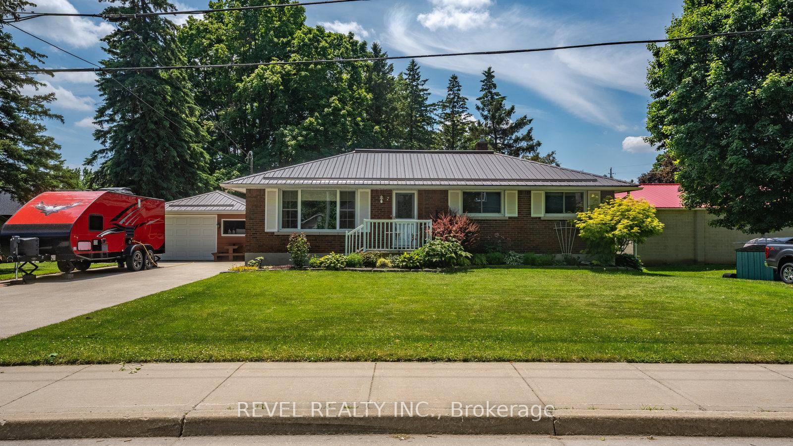 Located in the heart of Innerkip, this beautifully maintained bungalow offers the perfect blend of small town charm and modern convenience.