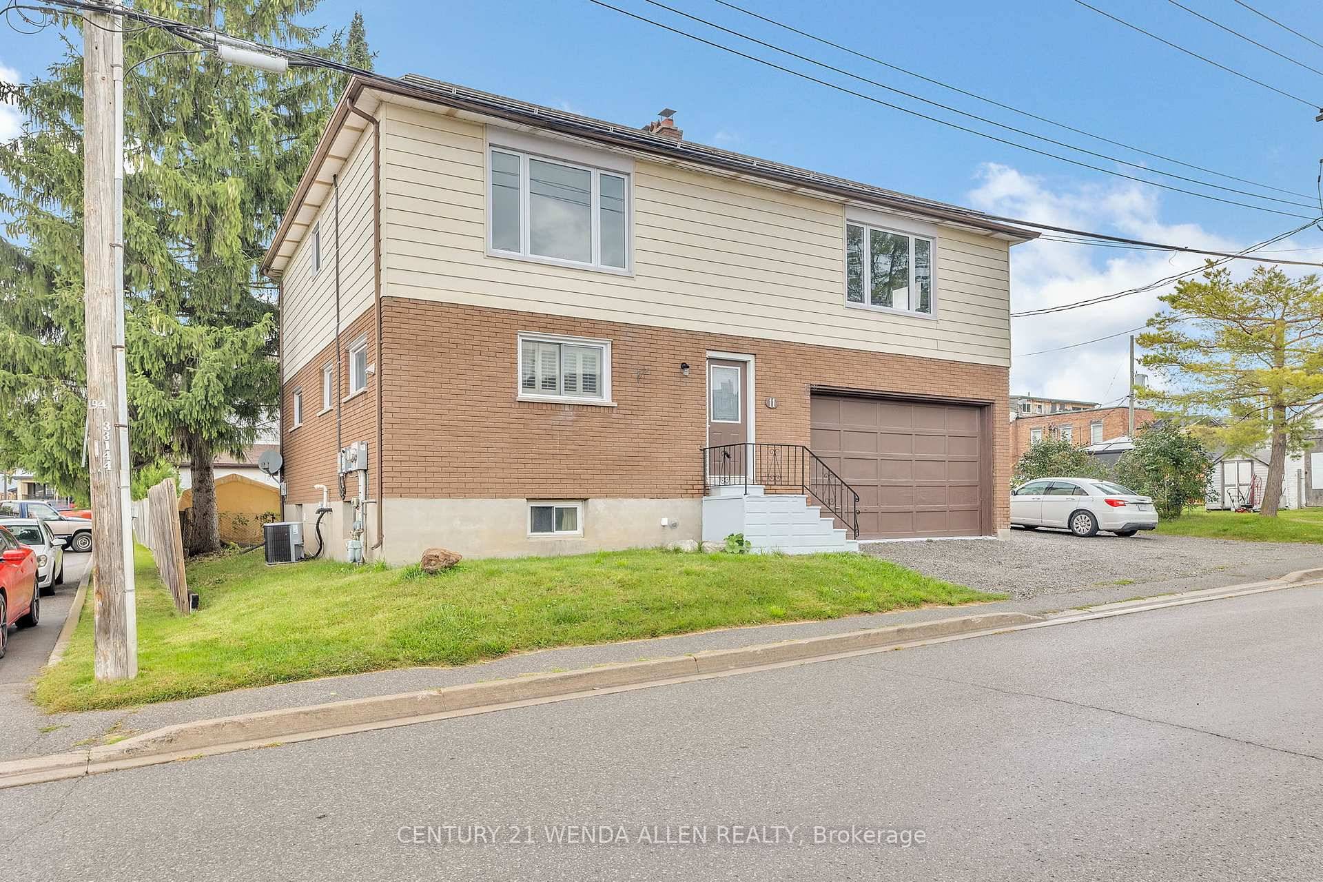Attention investors and large families wanting their own space !