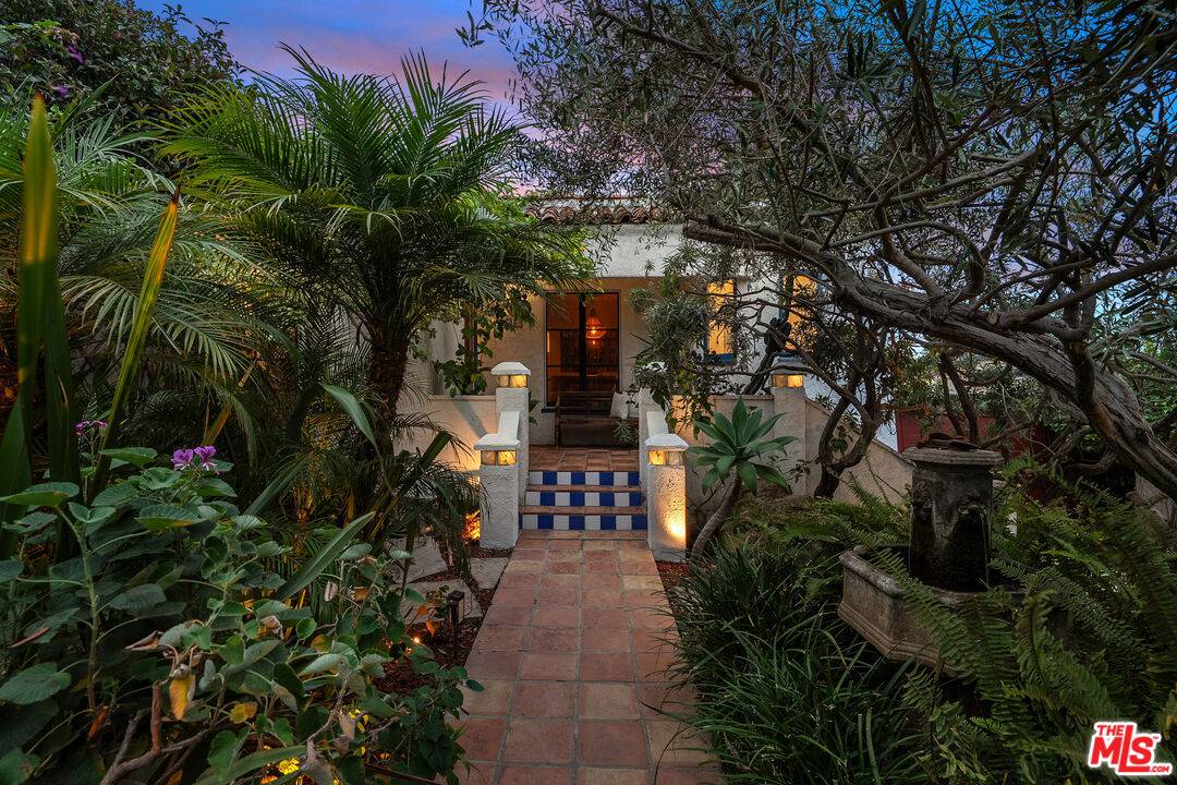 832   Cedar St 4BR Santa Monica La