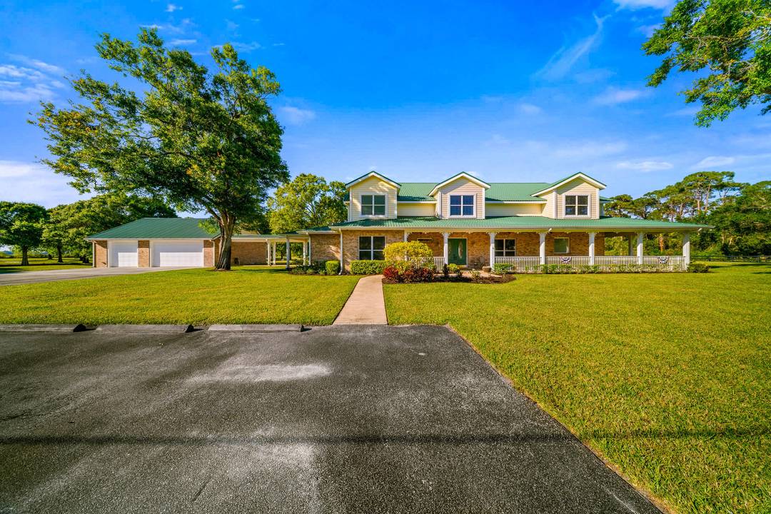 Welcome to ''Five Oaks Ranch'' nestled on nearly 10 acres.