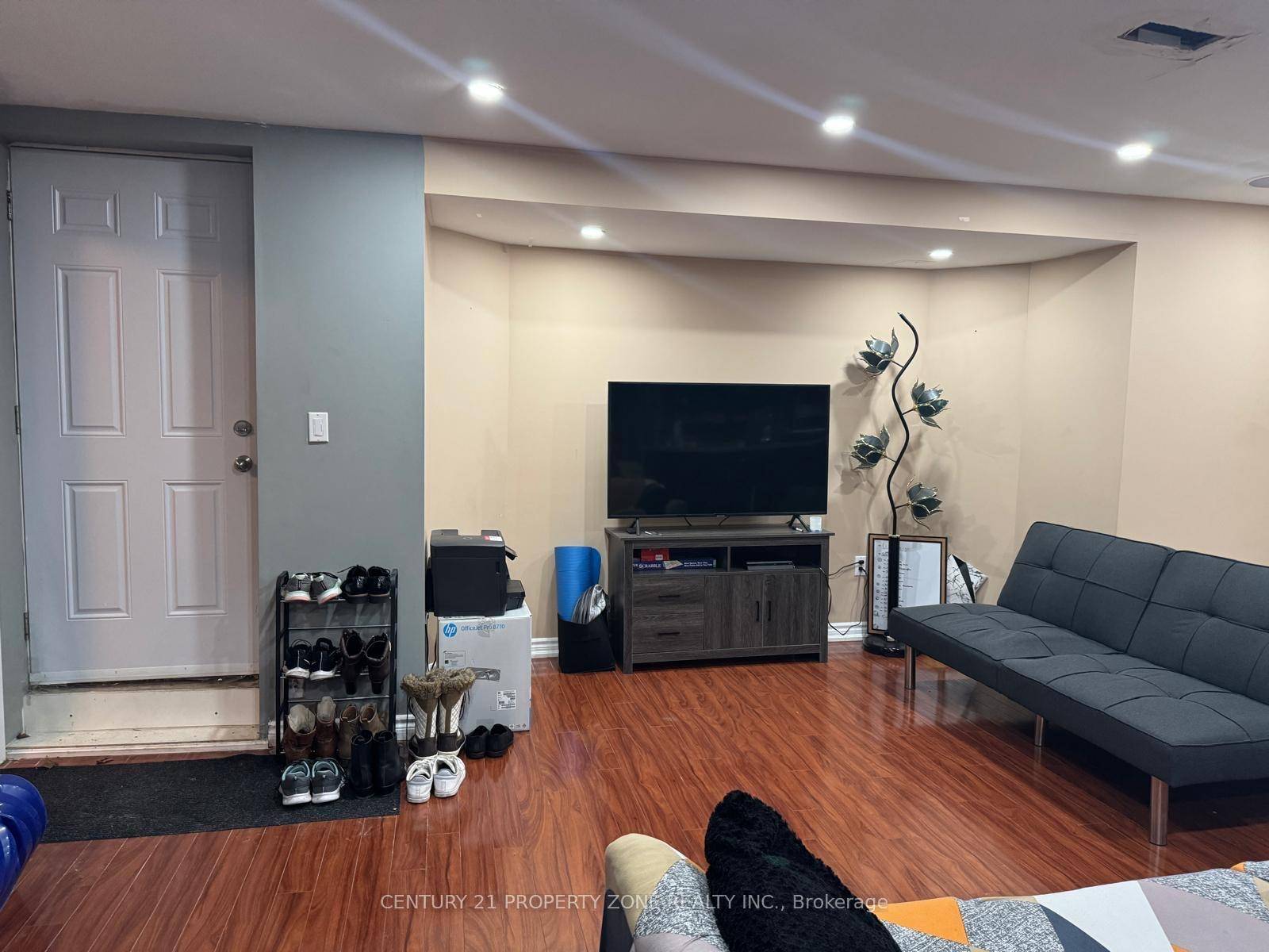 Spacious 2 Bedroom Basement for Rent Bright and roomy 2 bedroom basement unit with a private separate entrance.