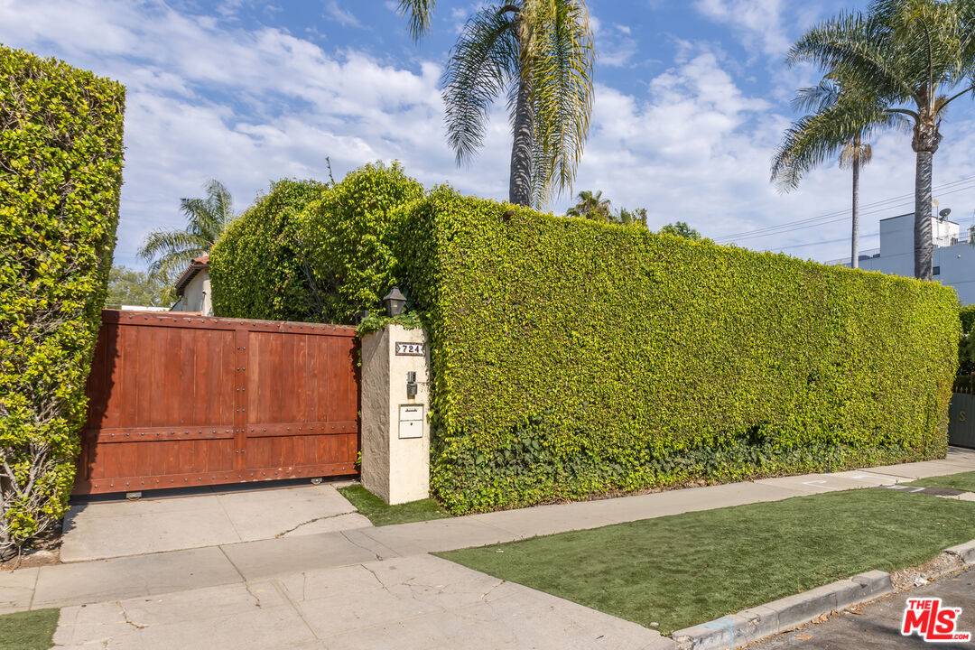 724  N Spaulding Ave 3BR Hollywood Hills East La