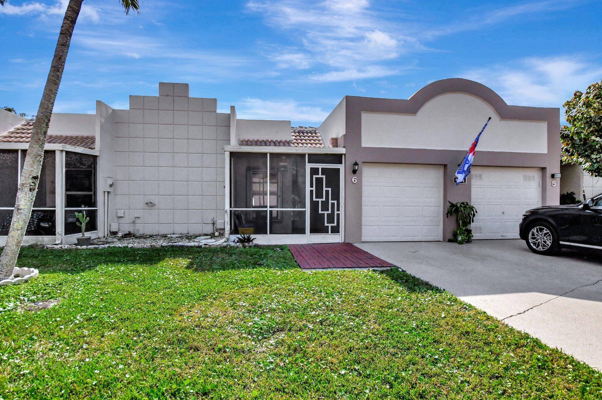 2 2 Villa, 1 car garage, front and back patio, updated open eat in kitchen, stainless appliances, tile in living area, bedrooms have wood look floor, both bathrooms are updated, ...