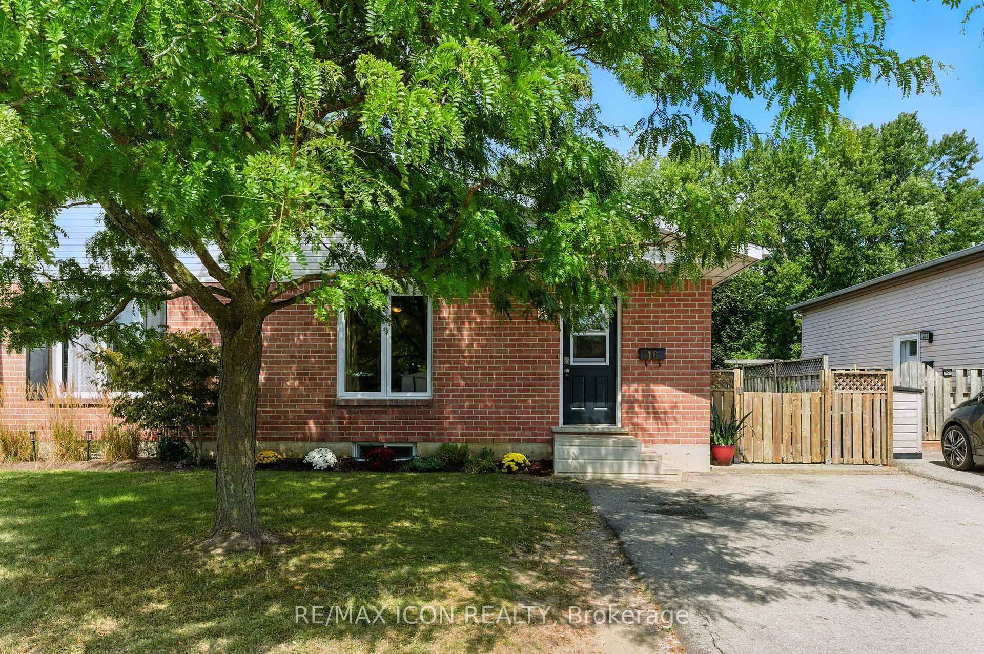 Welcome to this beautiful turn key home, perfectly situated in a desirable, family friendly neighbourhood at 16 Ivy Crescent in Paris, Ontario.