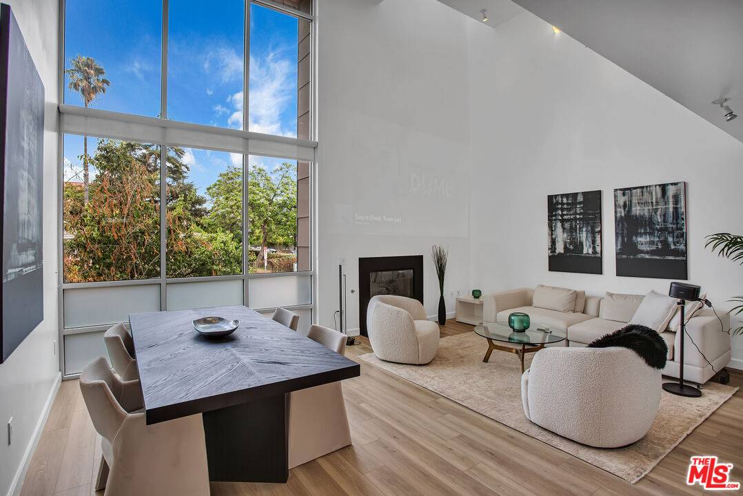 5806   Waring Ave 2BR Hancock Park La