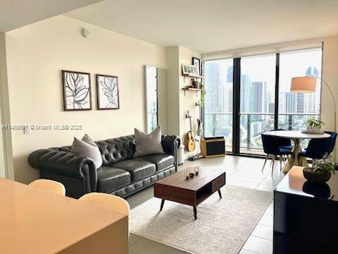 Discover urban living at its best, positioned in the bustling hub of Miami, this condo is the perfect blend of modernism, comfort, and convenience.