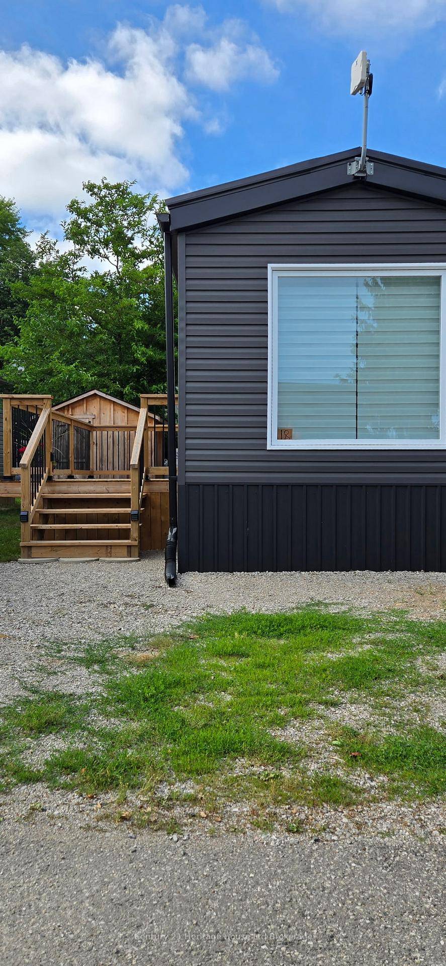 RETIREMENT LIVING AWAITS !