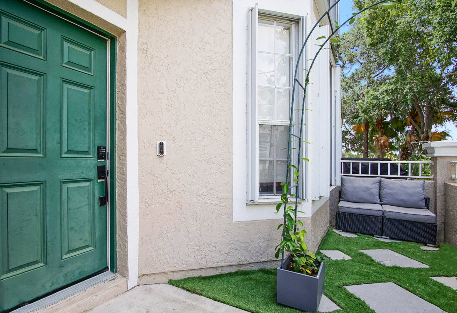 Beautiful End Unit Townhome located in St Lucie West Lake Charles Community.