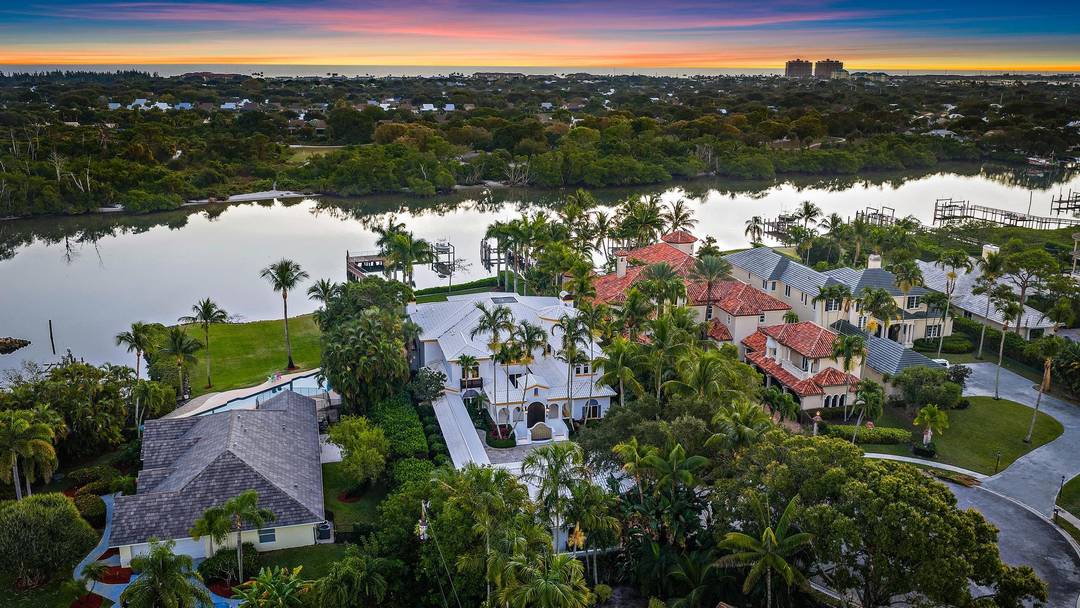 Exquisite Direct Intracoastal Estate !