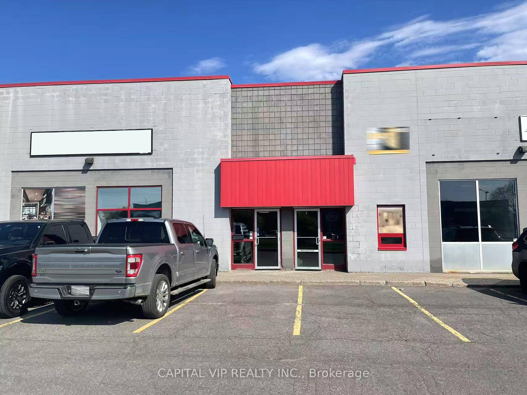 Sub lease in extremely convenient commercial location, Unit 3 is vacant, 1245 sq ft.