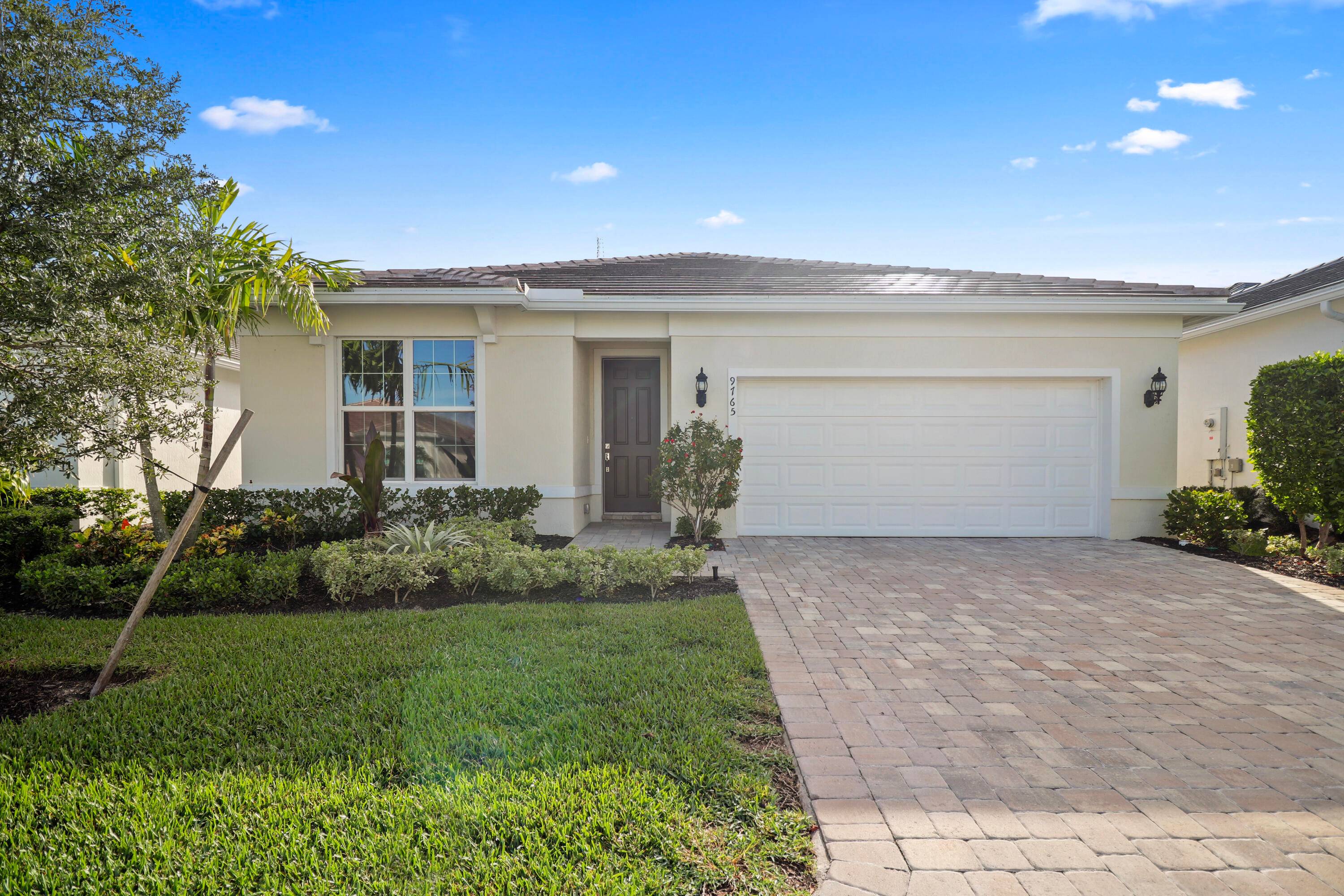 Come see this Beautiful Home in High Pointe.