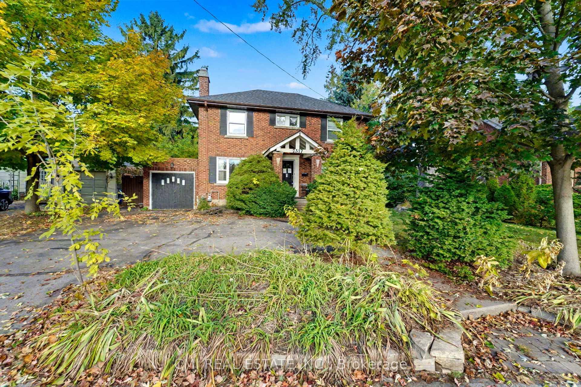 Captivating Lake Views amp ; Prime Burlington Living !