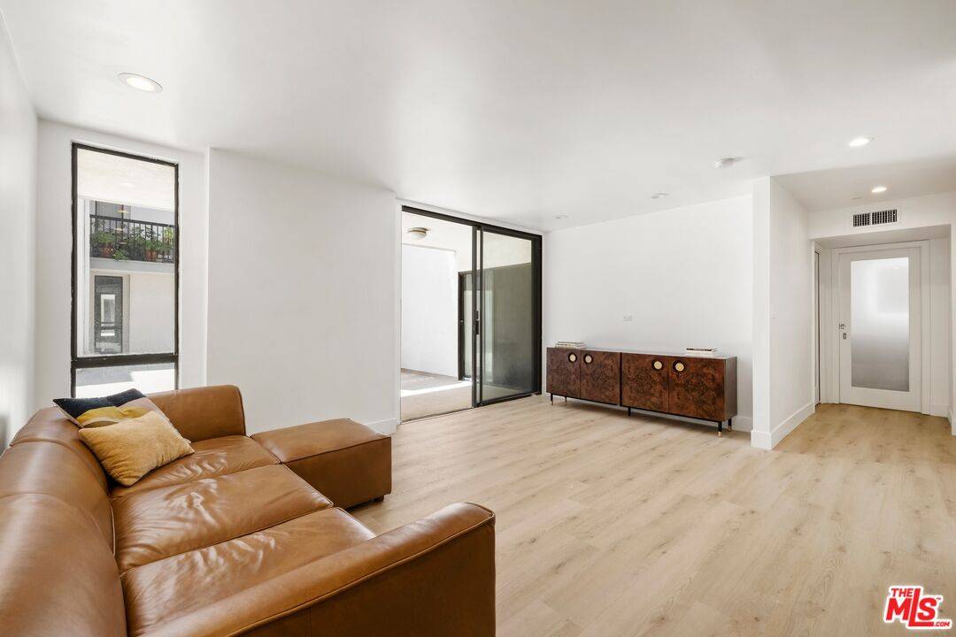 906 N Doheny Dr 1BR Sunset Strip La