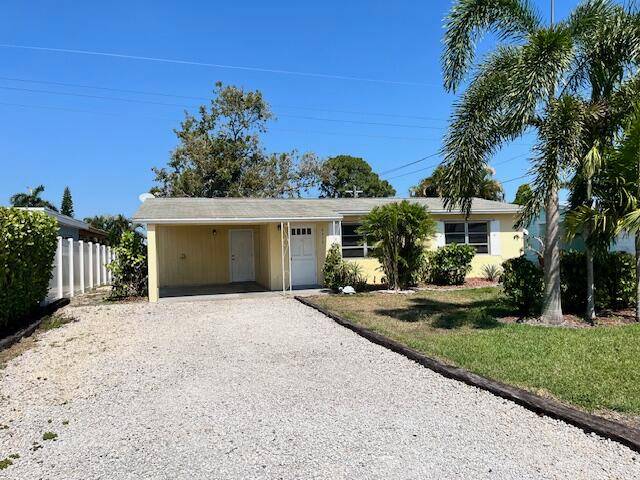 This charming 2 Bedroom home is located in a prime south Stuart location.