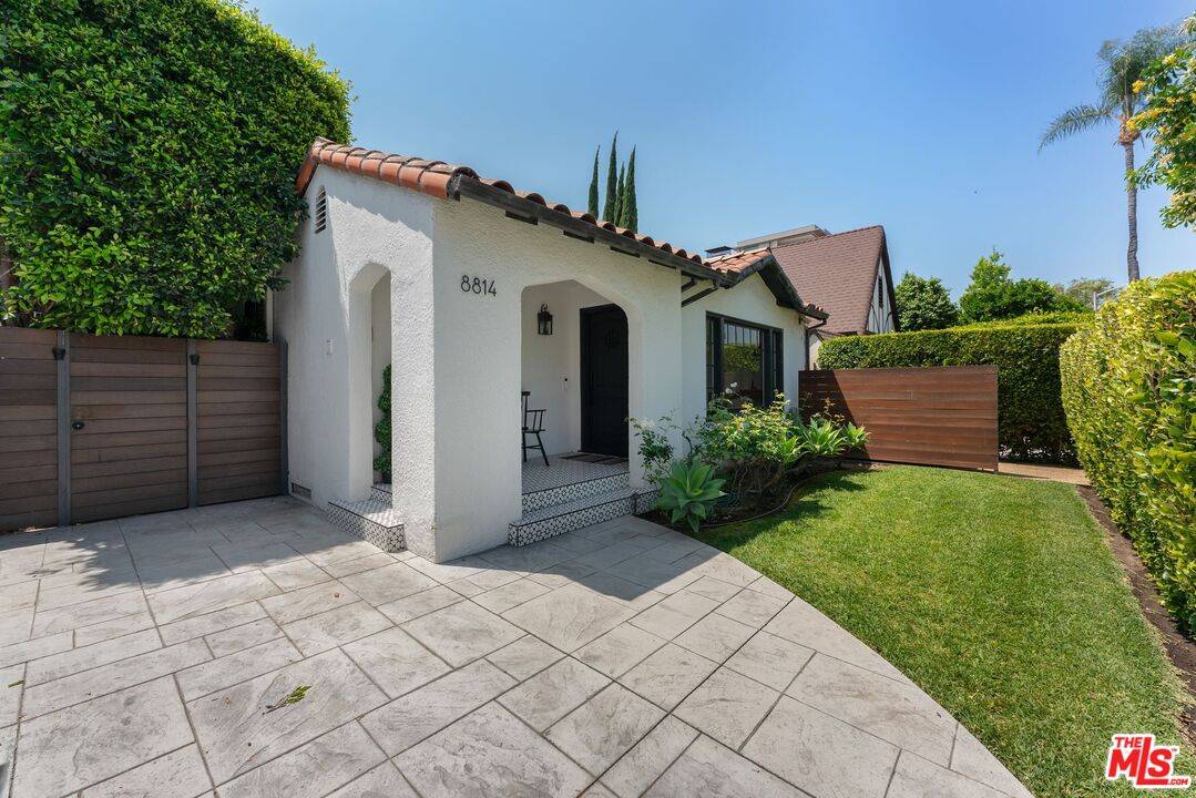 8814   Rosewood Ave 2BR Beverly Grove La