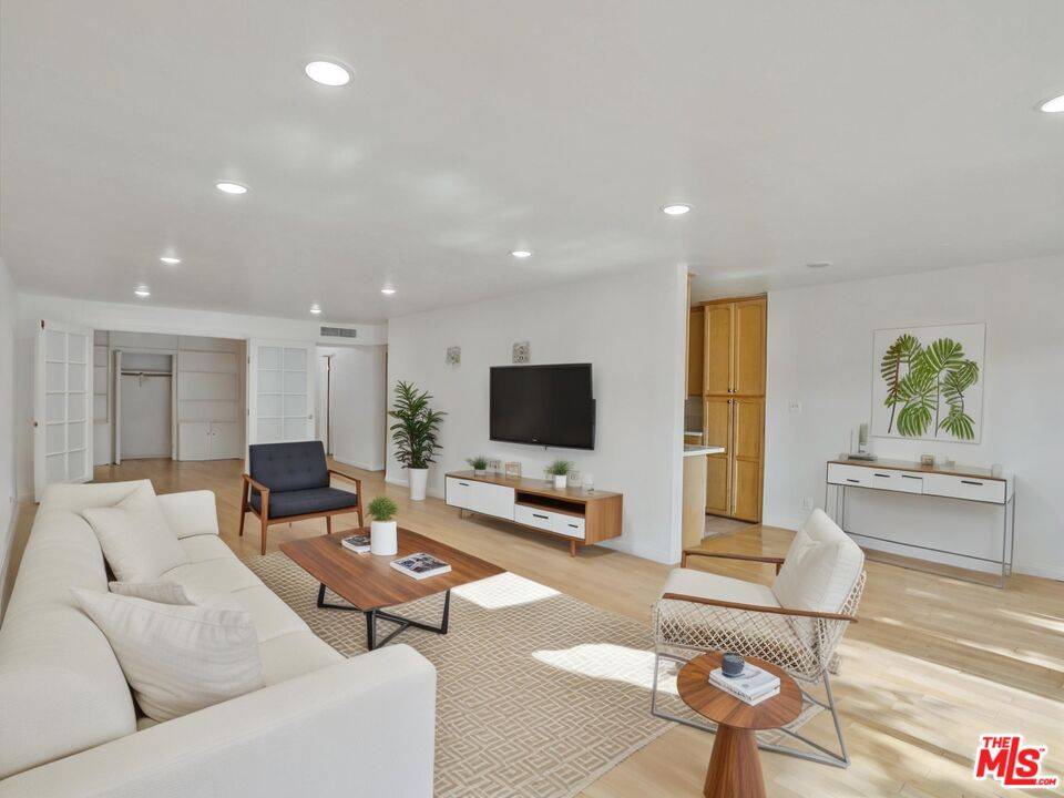 175  N Swall Dr 2BR Beverly Grove La