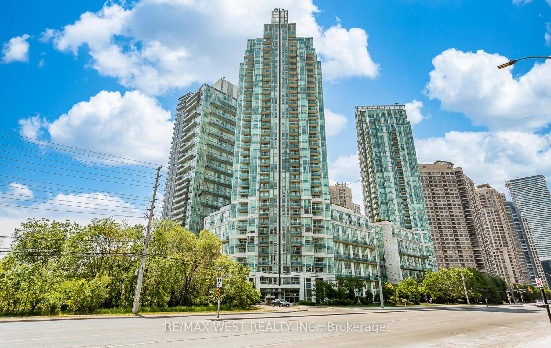 Newly Renovated Unit In The Heart Of Square One !