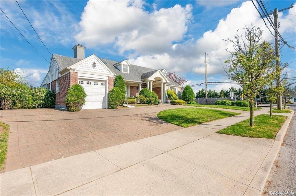 1st TIME ON THE MARKET ! !