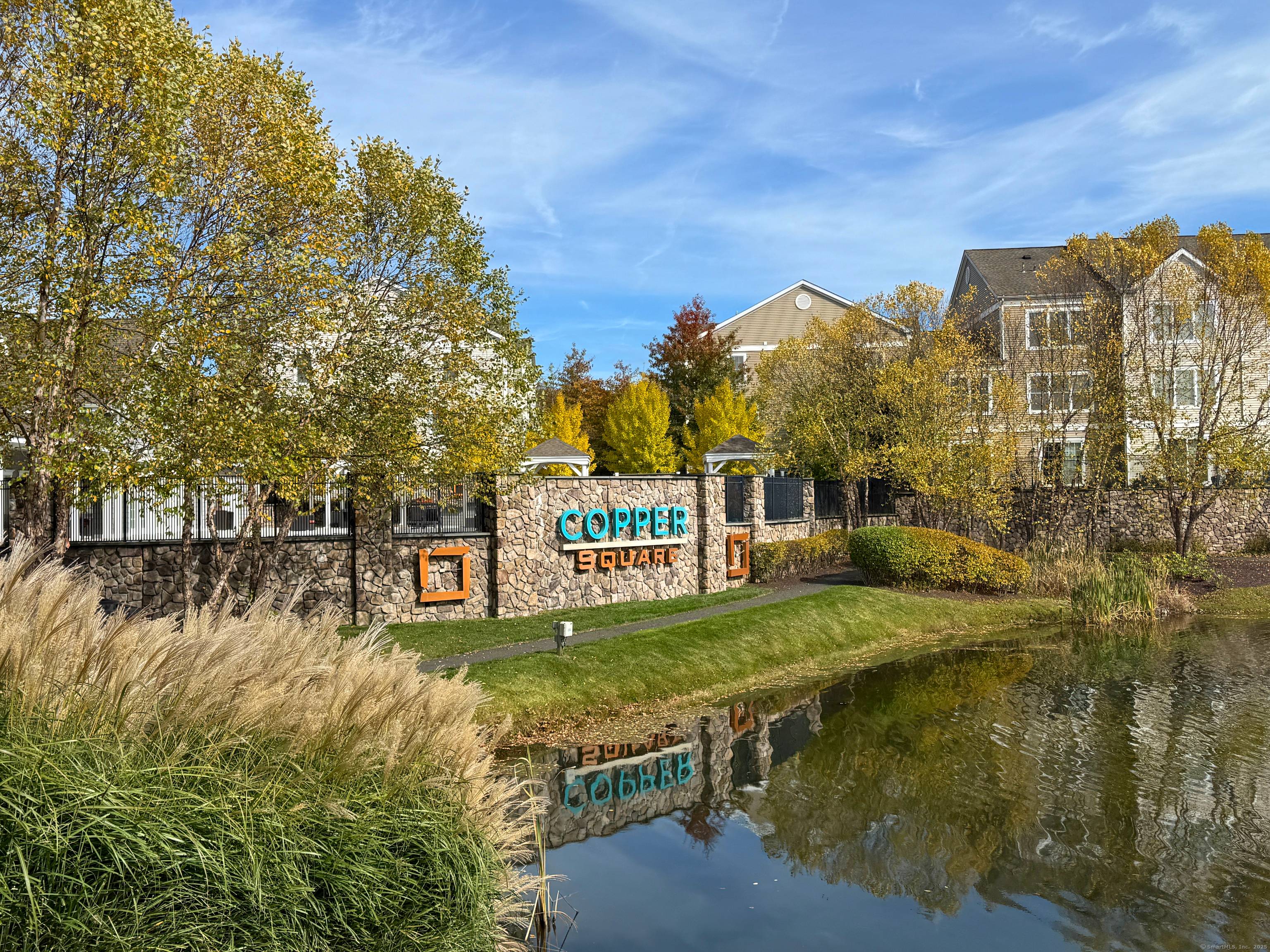 Welcome to this beautiful townhouse located in the heart of Bethel !