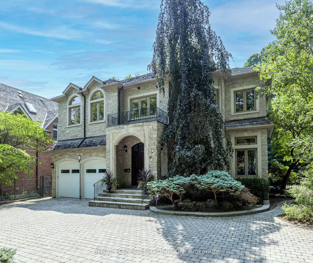 Custom built residence in the prestigious Hoggs Hollow neighbourhood, on a quiet, non through street.
