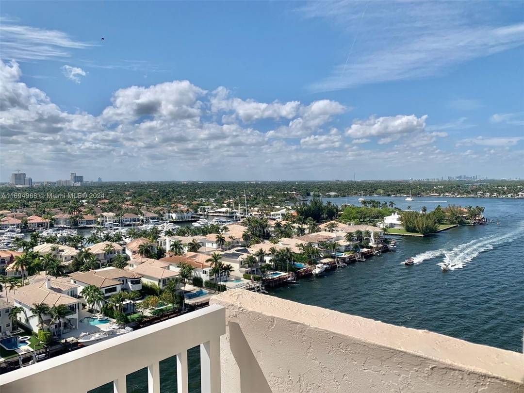 This spacious 2 bedroom, 2 bathroom condo offers breathtaking direct views of the Intracoastal Waterway from every room.