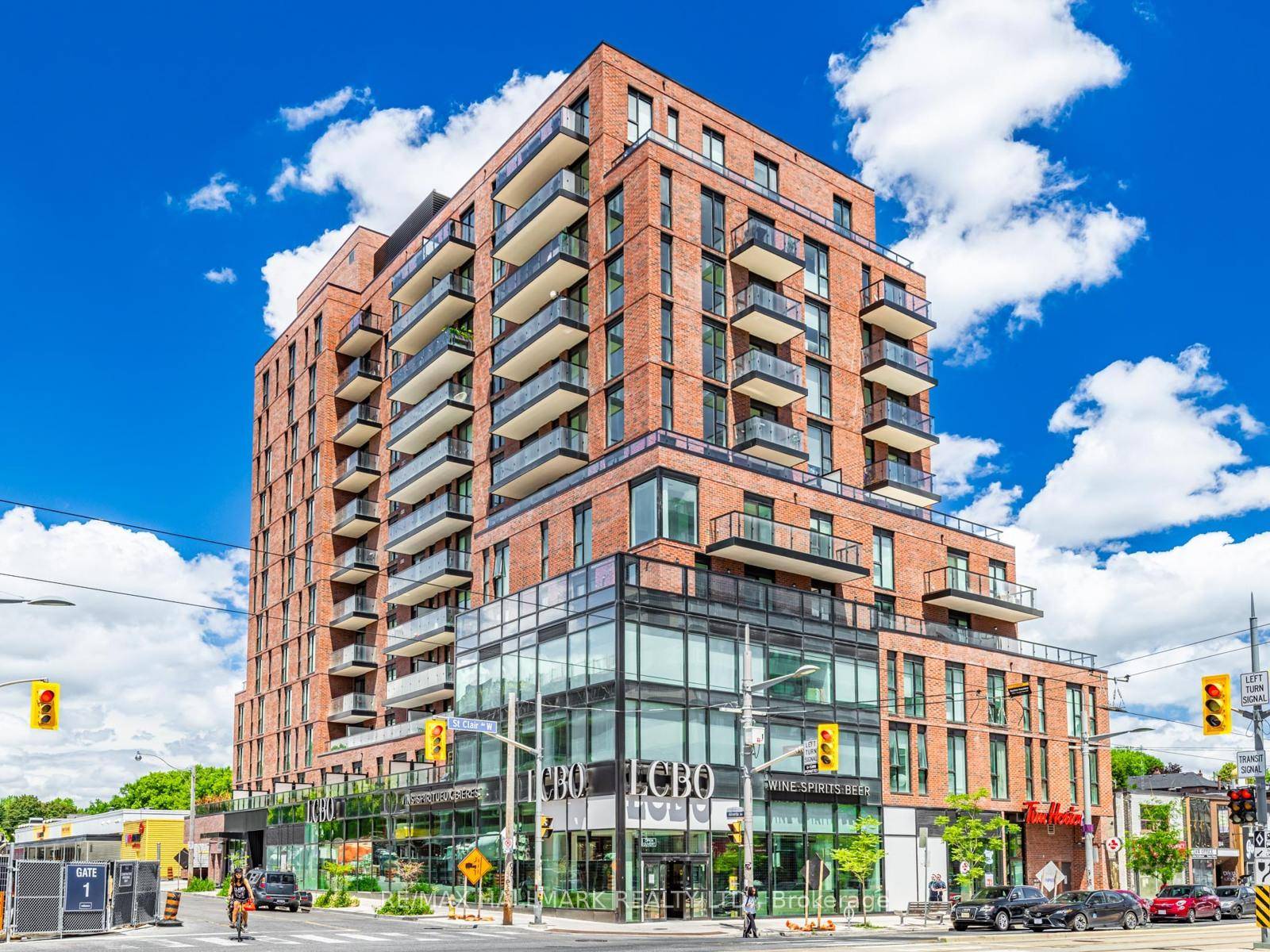 Welcome to this modern and spacious 2 bedroom plus den, 2 bathroom suite in a nearly new building at St.