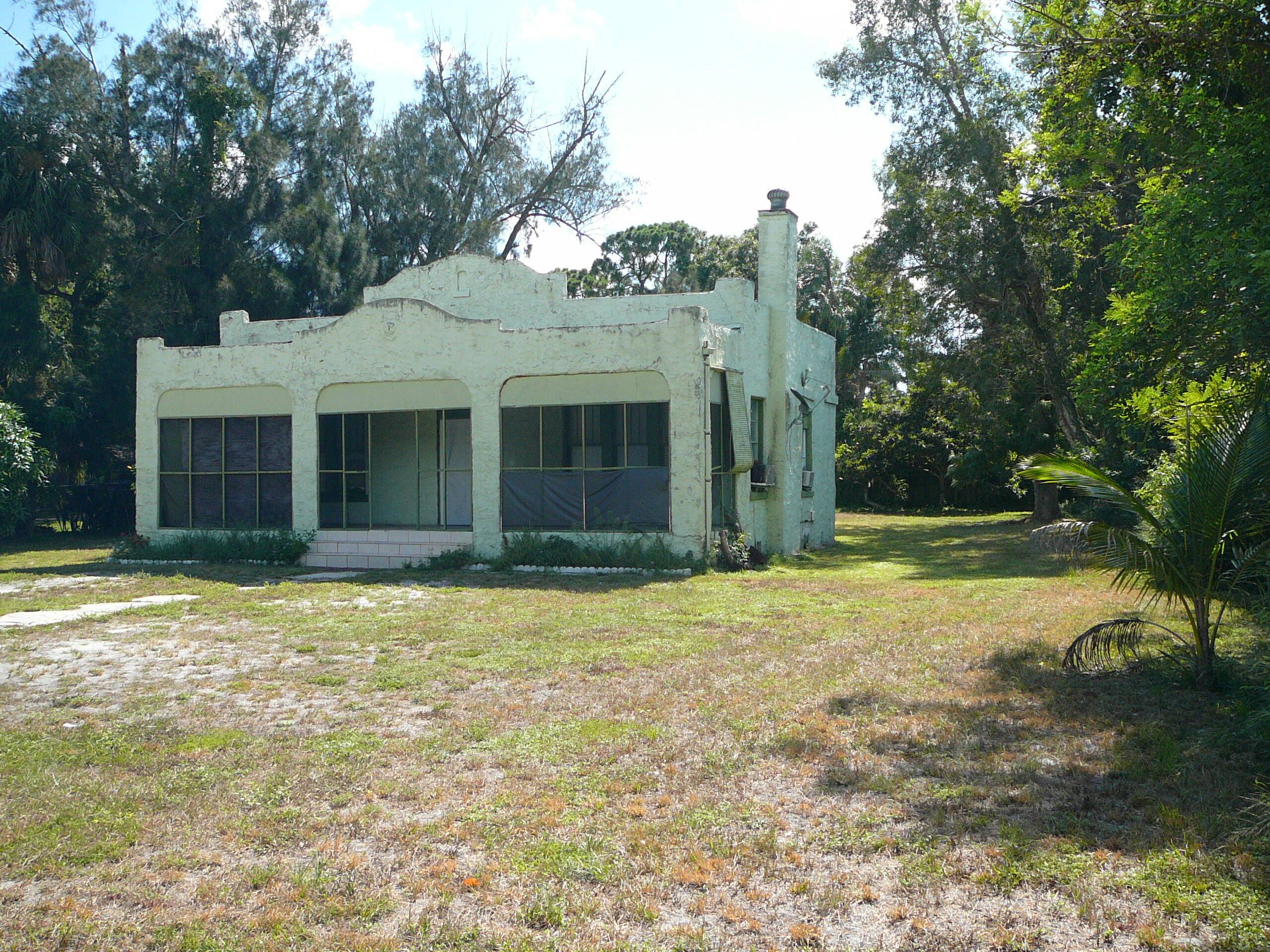 STEP BACK IN TIME IN THIS 1920'S BOON TIME HOME SITUATED ON.