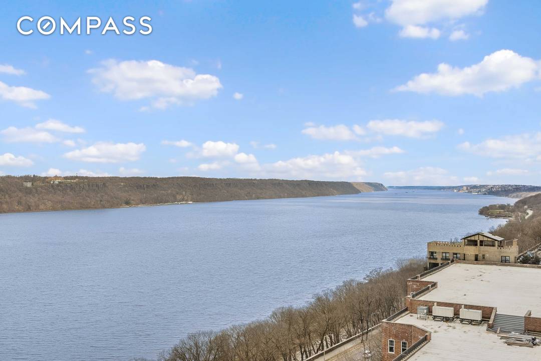 Glorious Hudson River views from every room !