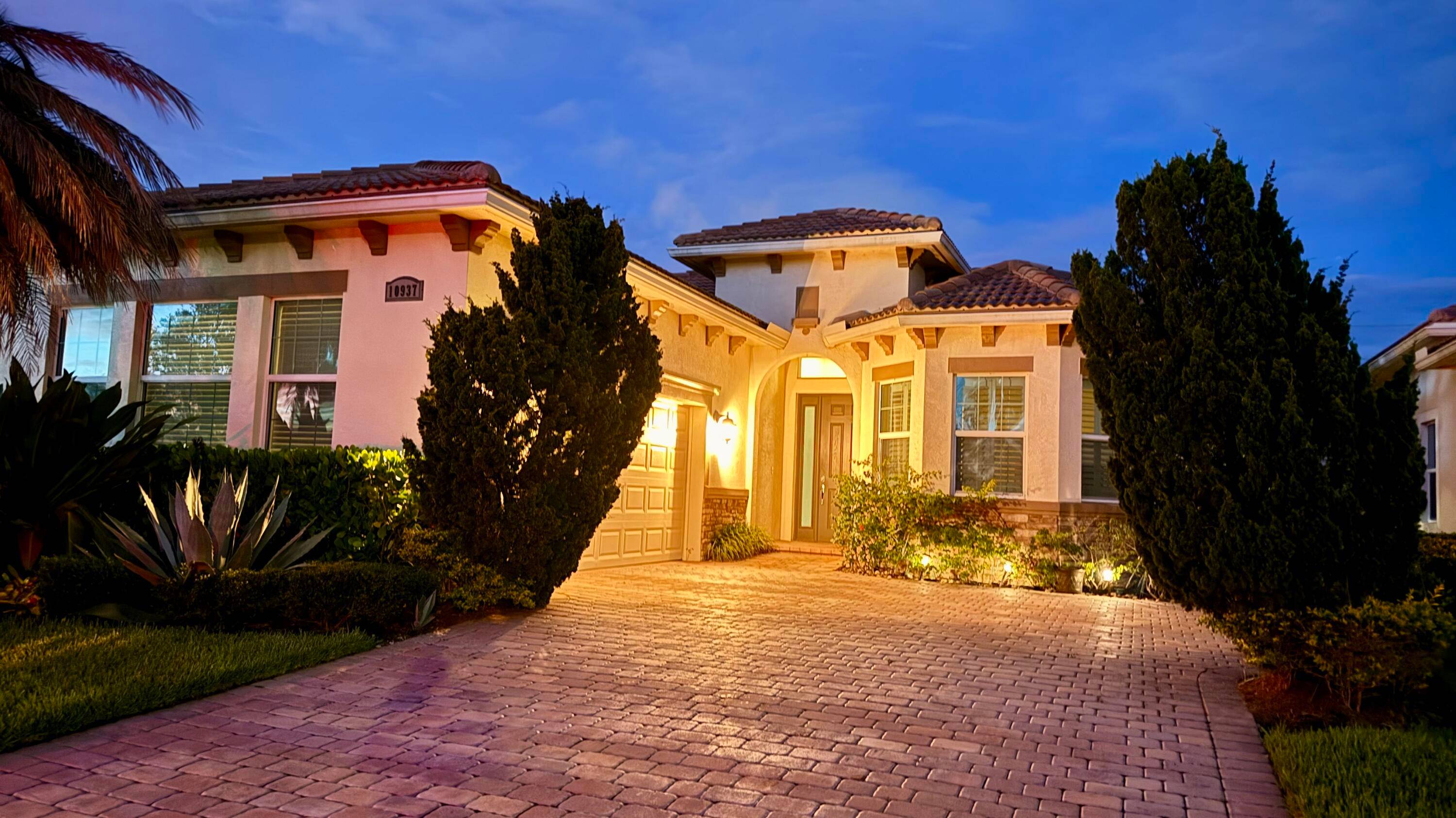 Stunning Isabella Model in PGA Verano featuring 2BR, 2 BA, a den and 2 Car Garage.