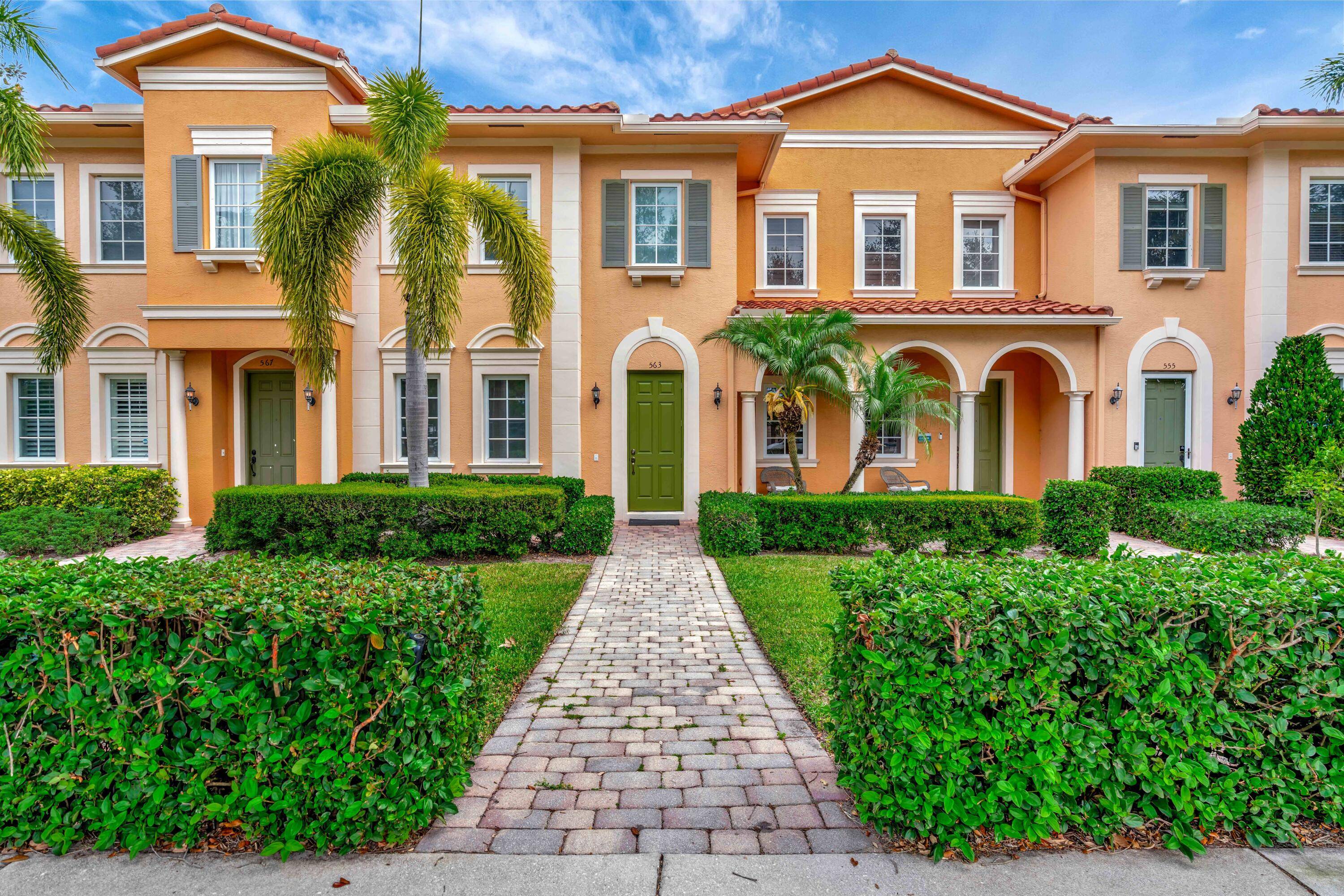 Welcome to Canterbury Place at Abacoa !