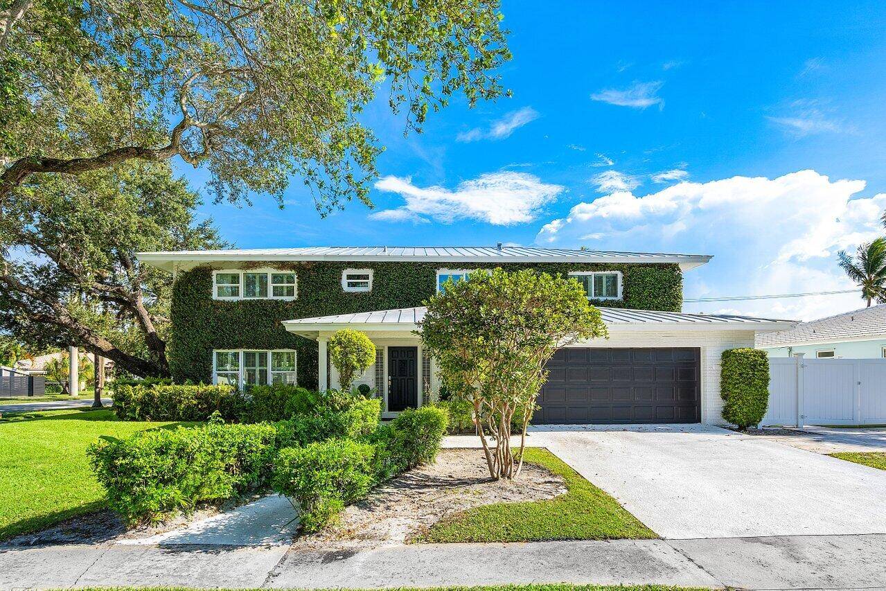 Welcome to 900 SW 16th St, Boca Raton, FL a stunning 4 bedroom, 4 bath home with a large loft theater room that can be a 5th bedroom.