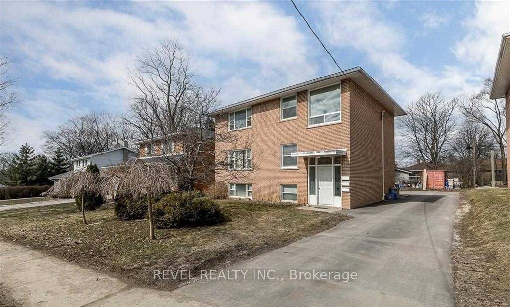 Welcome to this beautifully updated and exceptionally spacious 3 bedroom apartment located in one of Barrie's most convenient and established neighbourhoods just minutes from Royal Victoria Regional Health Centre RVH, ...