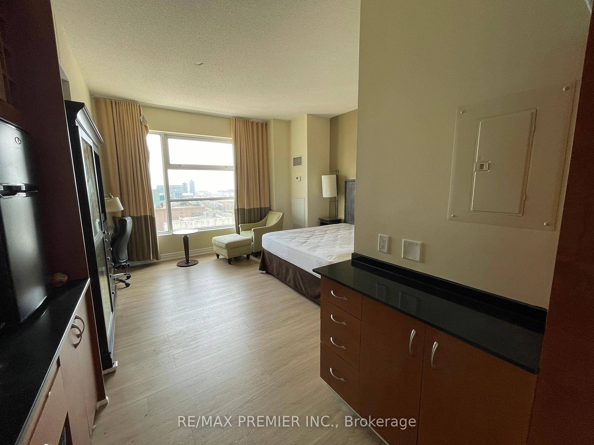 A Beautifully Furnished, Cozy Unit Located in the Heart of Torontos Financial District.
